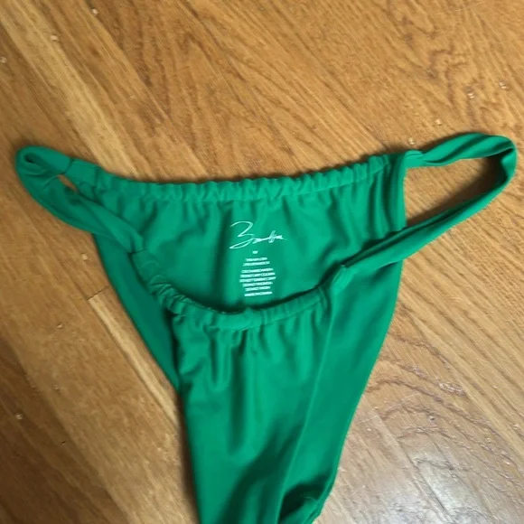 Bamba Swim Bikini Set Green with bag is available for purchase on au PAY Market - Imported Goods Online Store Co.Ltd. | au PAY Market - Online Shopping Site Bamba Swim Bikini Set Green with bag is available for purchase on au PAY Market - Imported Goods Online Store Co.Ltd. | au PAY Market - Online Shopping Site